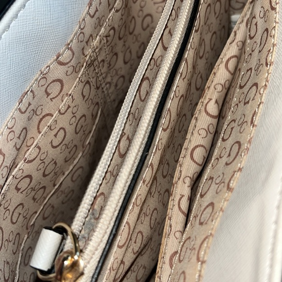 Guess Shoulder Bag - Picture 3 of 6
